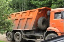 Уборка, погрузка и вывоз мусора нашими грузчиками в контейнерах.