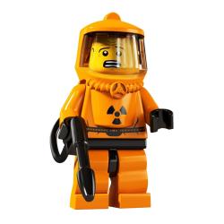 Человек в радиоактивном костюме