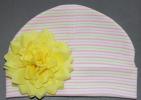 Трикотажная шапочка для девочки, розовая полоска с большим цветком