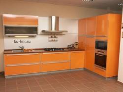 Кухни в стиле модерн оранжевого цвета